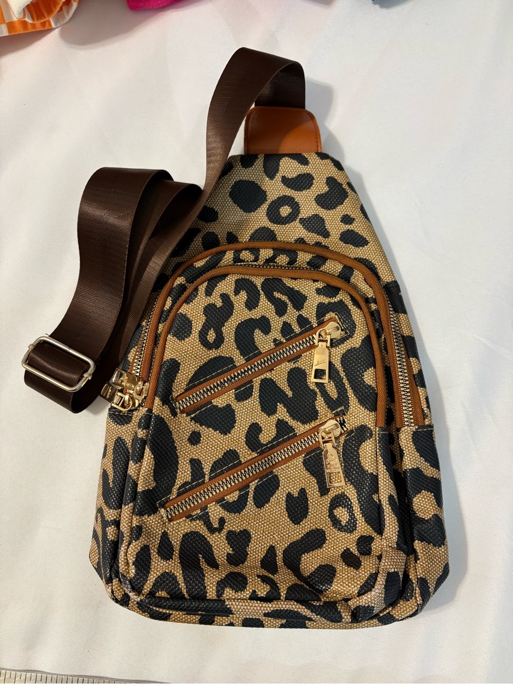 Zhen Meishi leopard print sling crossbody bag gold-toned zippers adj strap - Picture 11 of 14